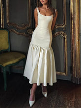 Vestido midi elegante con escote cuadrado, tirantes anchos y cintura caída